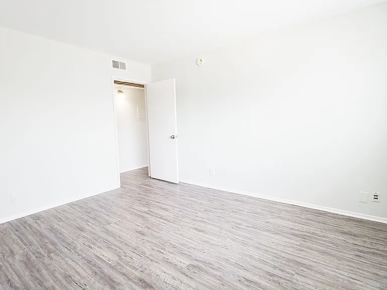 18411 Vincennes Street — Photo 51