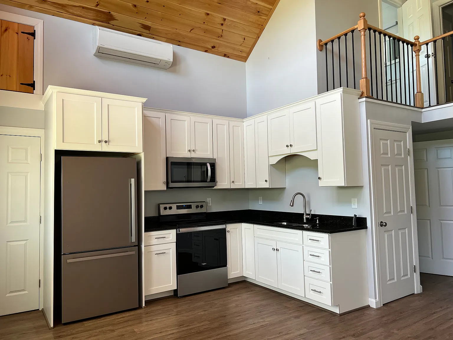 2 bed, 1.5 bath, 900 sqft, $2,750 — Photo 2