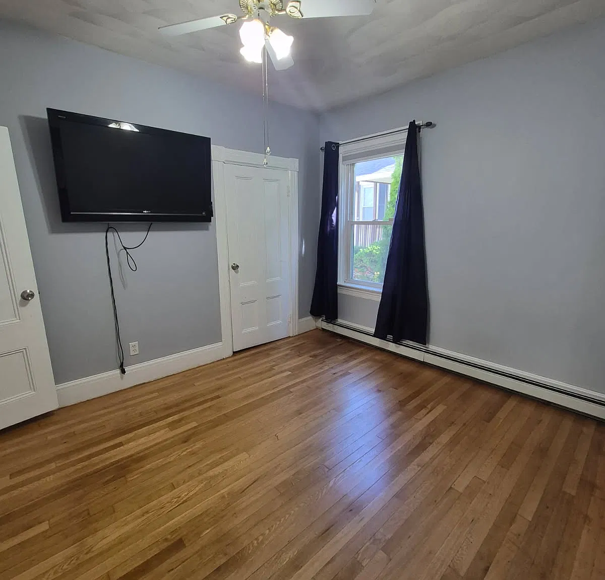 2 bed, 1100 sqft, $2,200 — Photo 2