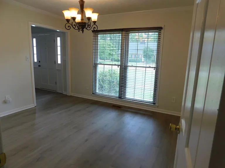 1302 Dunbar Dr — Photo 6