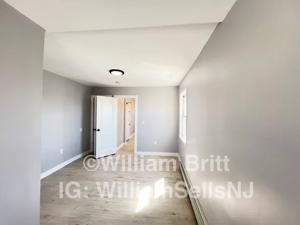 212 Zabriskie Street image 11 of 17