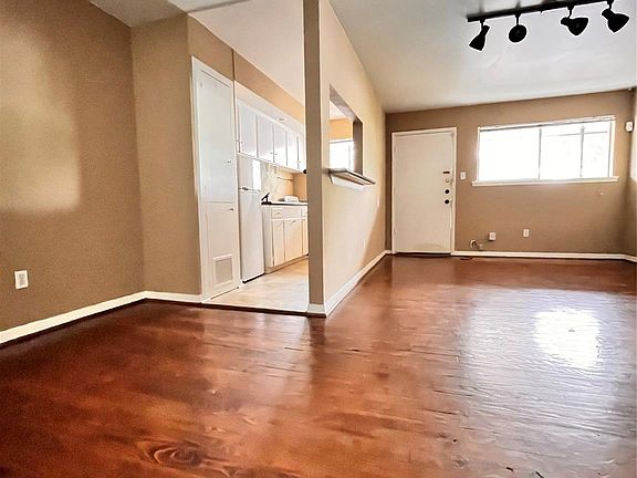 3rd image of 427 W 17th St APT 8
