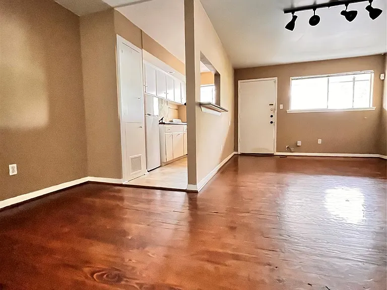 427 W 17th St #8 — Photo 3