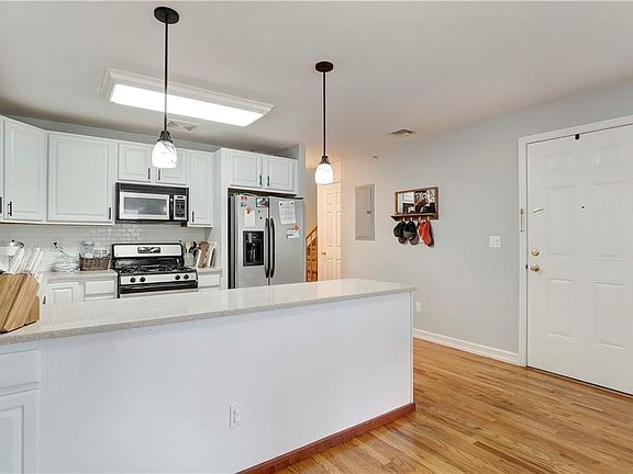 5th image of 10306 Rockaway Beach Blvd #3C