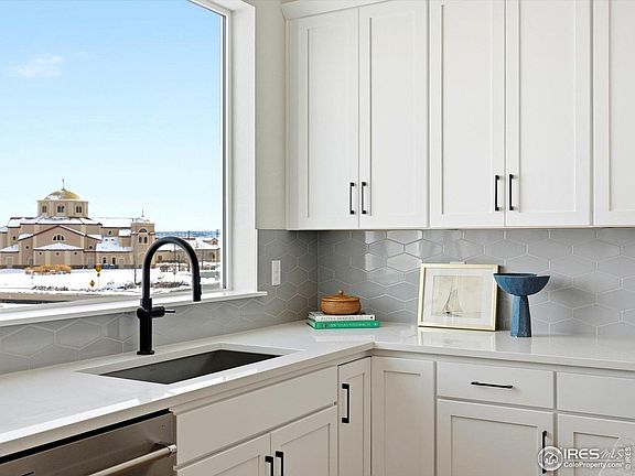 4th image of 718 Punter St