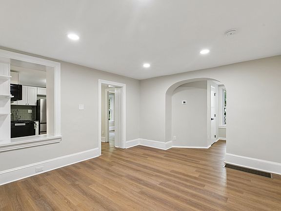 5th image of 17 Jefferson St #A