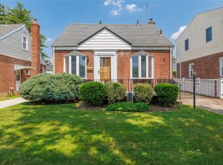 10 Wilton St, New Hyde Park, NY