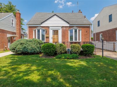 10 Wilton Street, New Hyde Park, NY, 11040