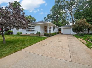 3568 Chippewa Dr, Norton Shores, MI 49441