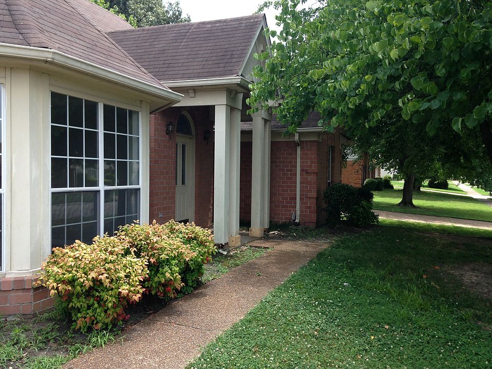1st image of 4104 Old Village Ln