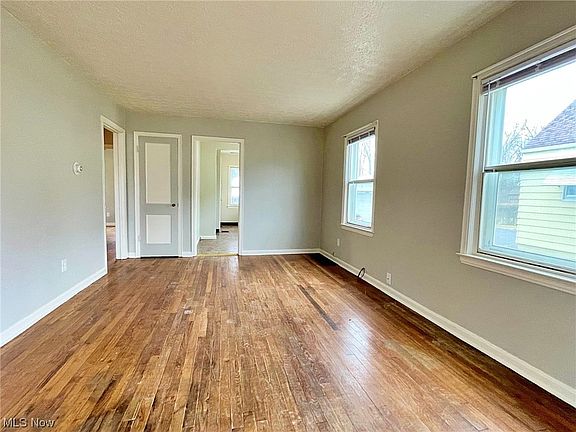 5th image of 2461 E 37th St