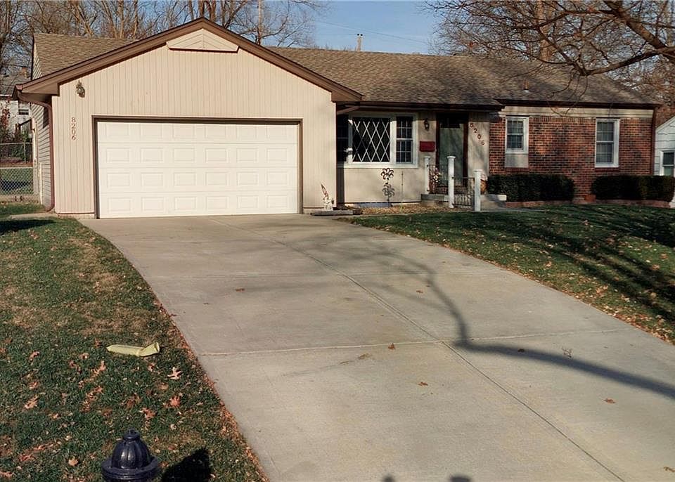 1st image of 8206 W 92nd St