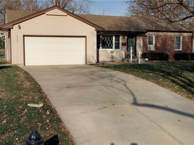 8206 W 92nd St, Overland Park, KS, 66212