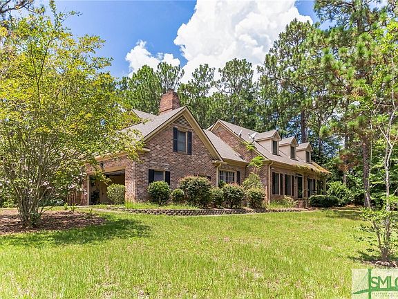 3rd image of 300 Pinewood Drive