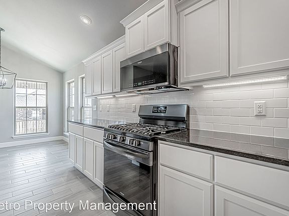 4th image of 621 Cortland St