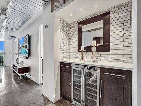4th image of 155 Isle Of Venice Dr APT 504