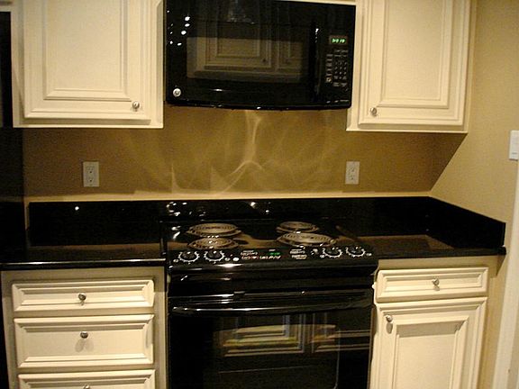 4th image of 1926 Norfolk St APT 15