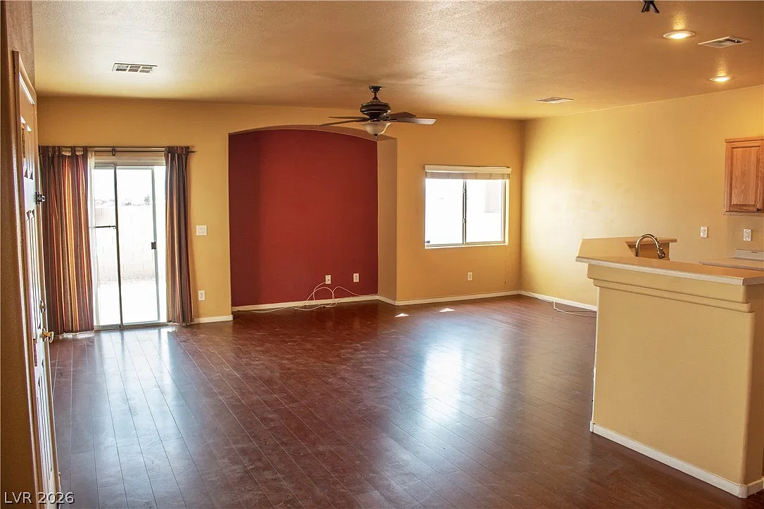 3 bed, 2.5 bath, 1685 sqft, $1,795 — Photo 3