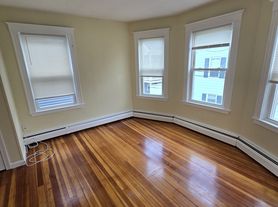 34 Park St, Salem, MA