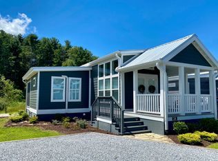 24 Strolling Easy Ln, Flat Rock, NC 28731