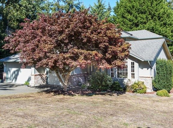2nd image of 2111 Fairway Ln