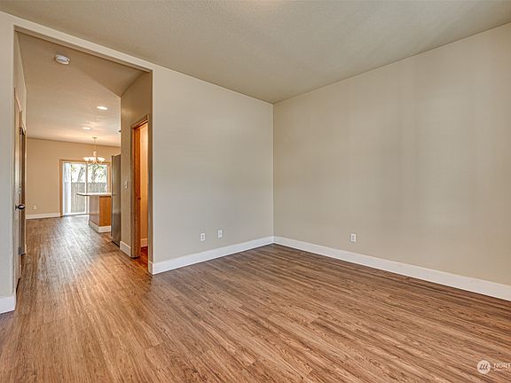 5th image of 2609 NE 105 Court