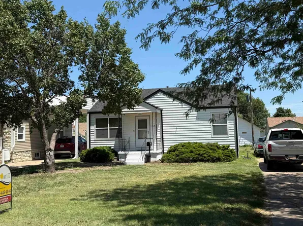1633 N Kansas St, Russell, KS 67665
