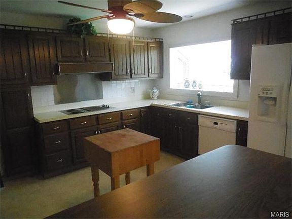 3rd image of 739 Carriage Ln