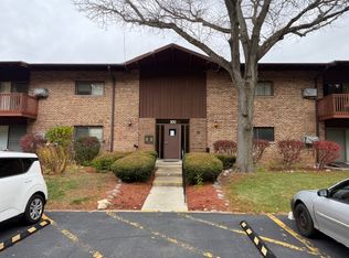 200 Willow Ln APT C217, Willow Springs, IL 60480