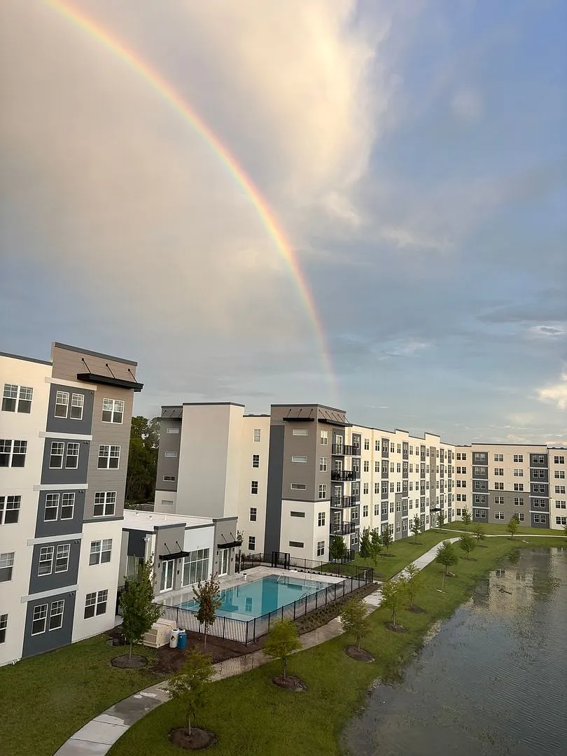 Beautiful And Brand New 1/1 +Den Apartment In Millenia Park — Photo 2