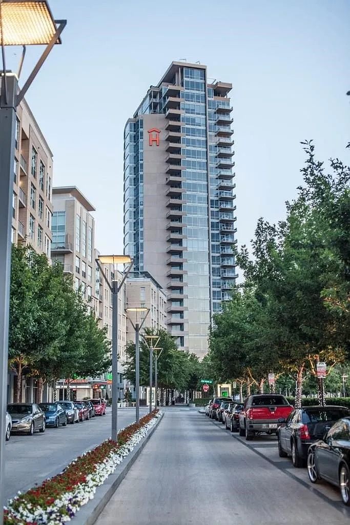 1 bed, 1.5 bath, 1549 sqft, $4,000 — Photo 1