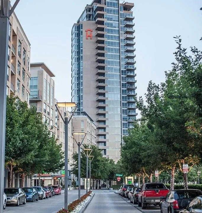 2200 Victory Ave #707
