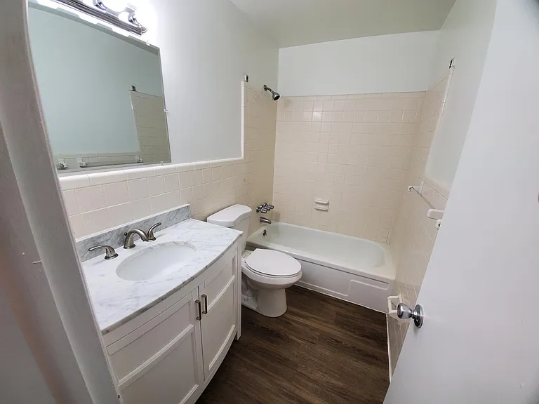 Beachside Apartments — Photo 11