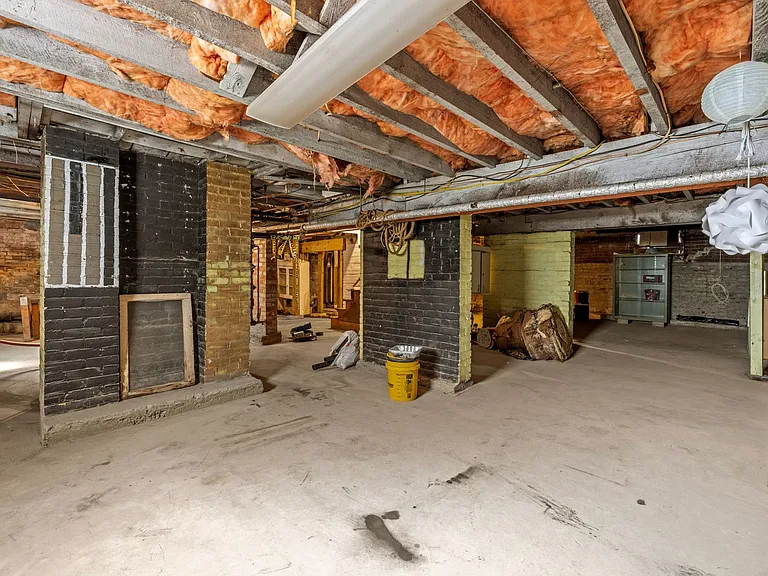 Timeless Ghent Home features charm and elegance in Historic Stockley Gardens — Photo 35