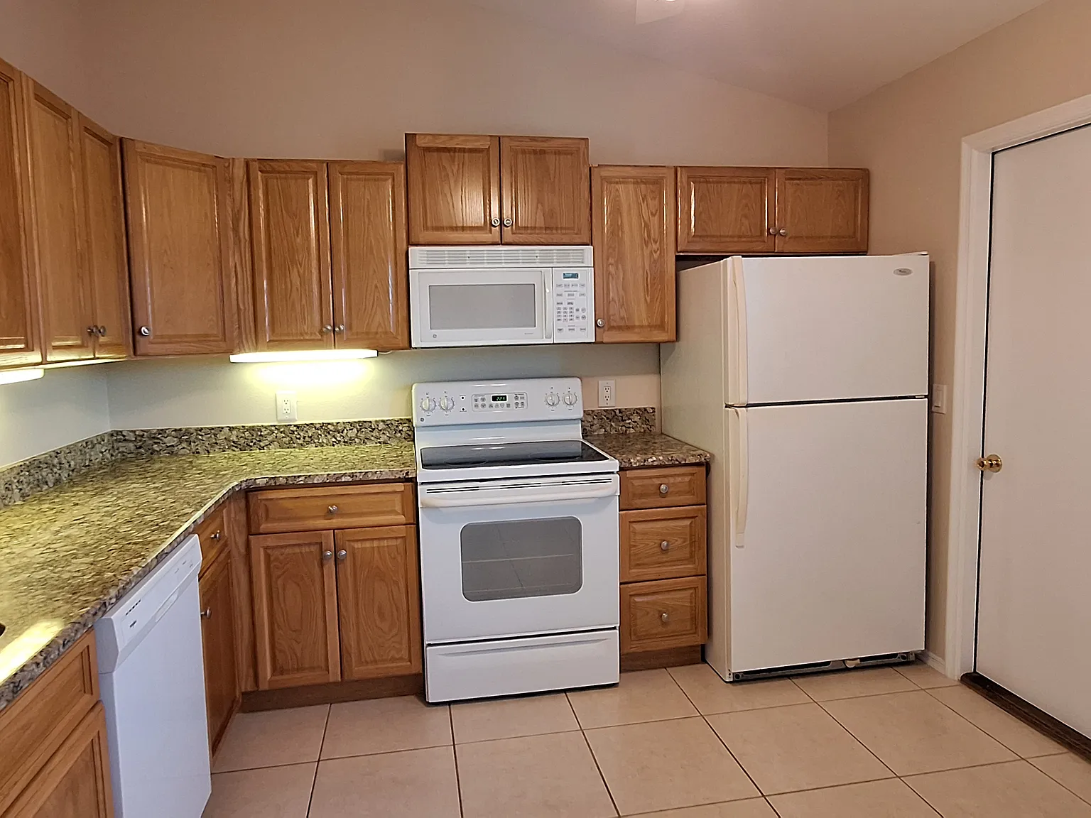 2 bed, 1124 sqft, $1,850 — Photo 3