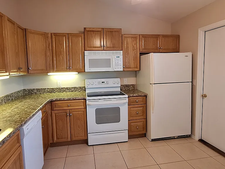 663 Ironwood Cir — Photo 3