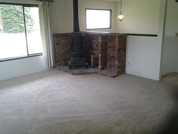 2nd image of 3020 NW Cascade Ave