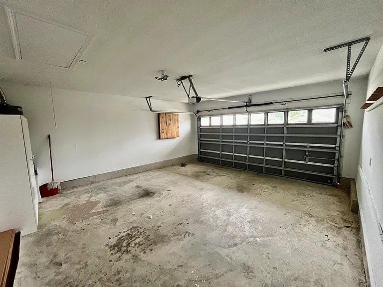 1232 Greystone Ln — Photo 30