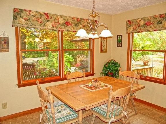 4th image of 4750 Whippoorwill Dr