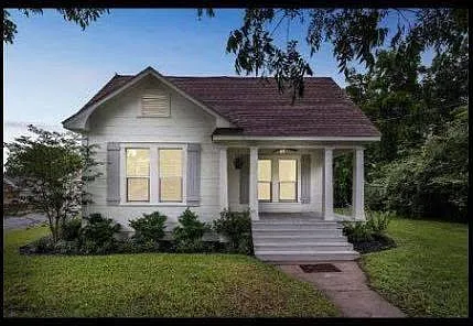 610 Bohlmann Ave — Photo 1
