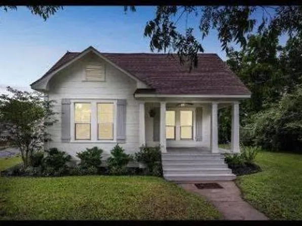 610 Bohlmann Ave, Schulenburg, TX 78956