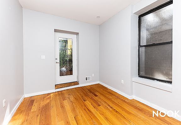 3rd image of 662 Park Pl APT 1R