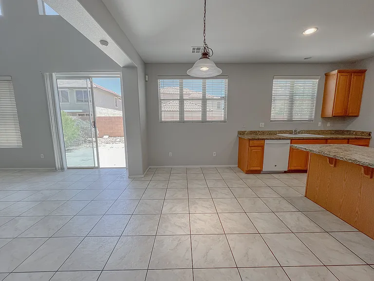 5646 Saint Elias St — Photo 27