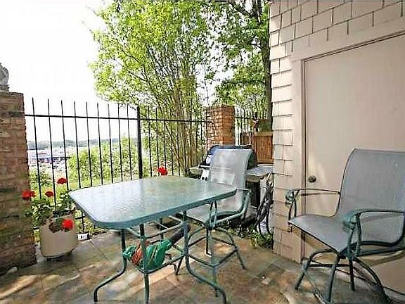 3rd image of 7122 Wood Hollow Dr APT 4
