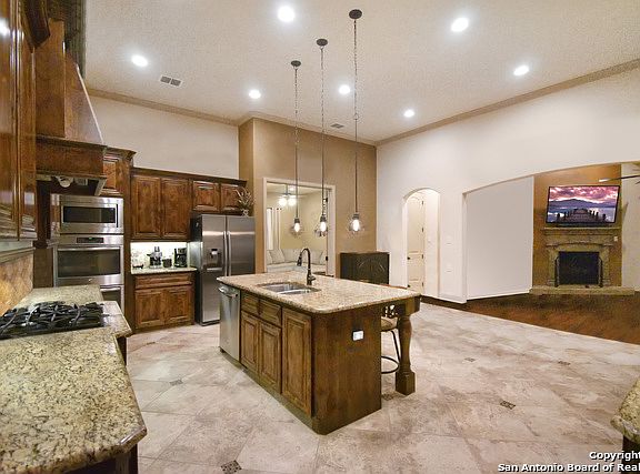 5th image of 508 Montessa Park