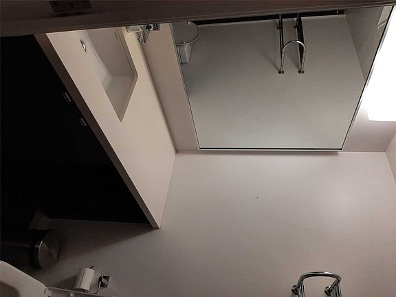 5th image of 155 Yorkville Ave #905
