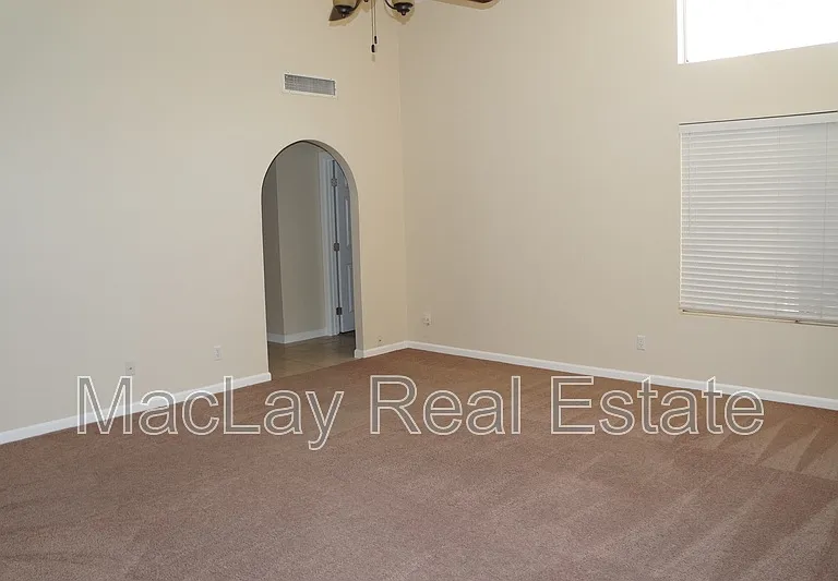 240 S Laveen Dr — Photo 3