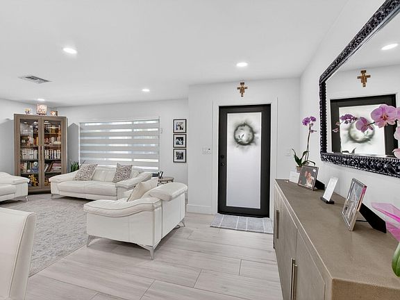 2nd image of 658 NW 7th Avenue