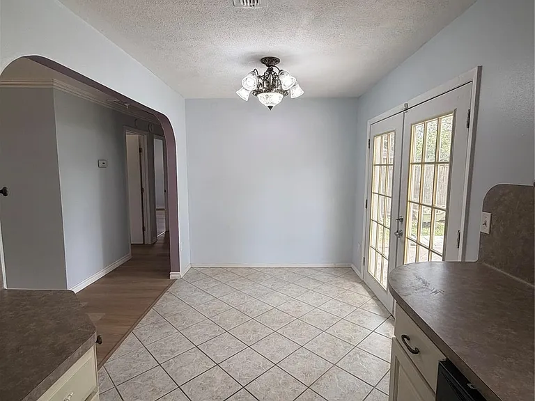 10415 Norton Dr — Photo 3
