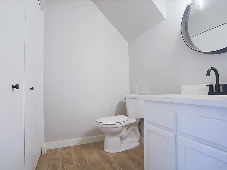 2707 S Millbend Dr — Photo 16